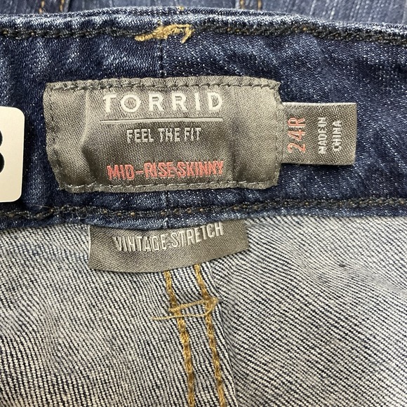 TORRID WOMEN'S MID-RISE SKINNY JEANS VINTAGE STRETCH BLUE Size 24 Button Fly - Picture 7 of 8